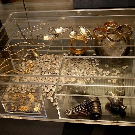 Kentiquity: Classics & Archaeology @KentUni (@kentiquity) on Twitter photo How did the treasure become a trove? Which valuables survived this way, and what do they tell us? An exciting new research project, led by <a href="/UniKent/">University of Kent</a>'s Professor Ellen Swift, investigates fifty British hoards from late antiquity. Follow the blog for updates! buff.ly/3ulugxw How did the treasure become a trove? Which valuables survived this way, and what do they tell us? An exciting new research project, led by <a href="/UniKent/">University of Kent</a>'s Professor Ellen Swift, investigates fifty British hoards from late antiquity. Follow the blog for updates! buff.ly/3ulugxw