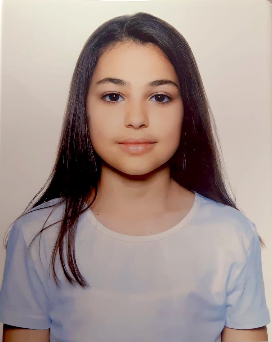 Uzaktan seviyorum seni
Kokunu alamadan
Boynuna sarılmadan
Yüzüne dokunamadan
Sadece seviyorum... 
 (Cemal Süreya)
#isiasortakdavamız