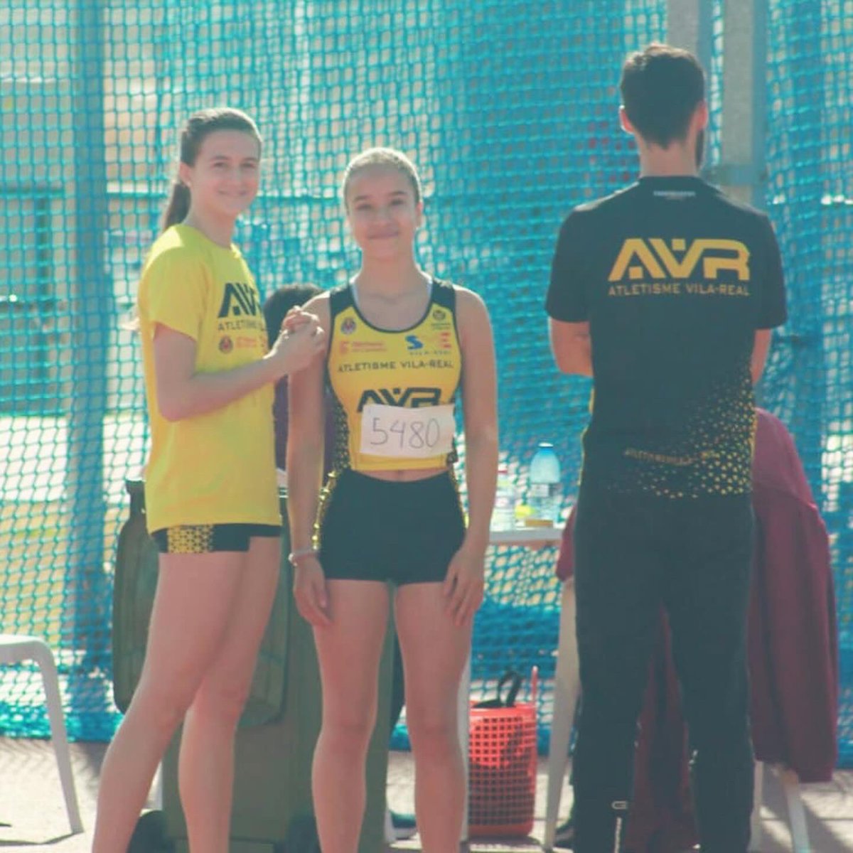 atvilareal's tweet photo. 2️⃣ medalles al CT Autonòmic de llançaments JECV💛🖤

Diumenge va tindre lloc el CT autonòmic de llançaments escolar en el que 4 dels nostres atletes van participar.

3r Marc Guzmán, llanç disc
3ª Alessia Perez, llanç martell

@SMEVILAREAL 
@ajvila 
@DipuEsport 
@VillarrealCF https://t.co/SOTgzNrcri