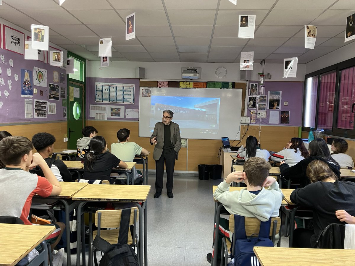 FEPSantRamon's tweet photo. #Aramateix l'Ignasi Garcia Clavel @IgnasiClavel President de les @escolesFEP comparteix el seu mestratge i la seva experiència en el camp de les #presons els alumnes de #rel4eso de @FEPSantRamon https://t.co/JVdBwNMVUH