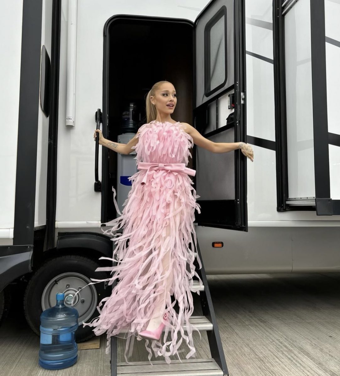 sleepdivine's tweet photo. i bet she’s filming wicked promo/interviews with these looks https://t.co/vcBqim4hJW