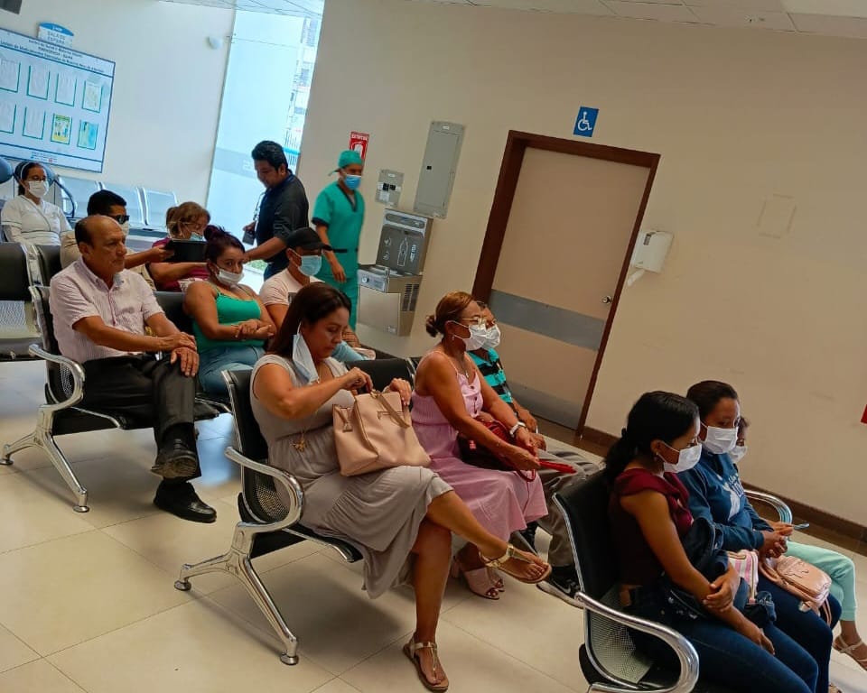 IESS_Manabi's tweet photo. El Centro de Salud C Materno Infantil y Emergencias Bahía de Caráquez realizó una charla por el #DíaMundialContraElCáncer, a fin de concientizar a la sociedad sobre la prevención y tratamiento de esta enfermedad. 👩‍⚕️👩‍🏫 https://t.co/81DfTcslB5
