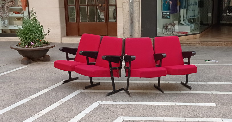 teatrelliure's tweet image. Els #AjutsCarlotaSoldevila tenen nova modalitat: l'Artista resident Espai públic! 

⭐️És @FerranOrobitg, que farà una residència de dues setmanes per a la creació d'#OPIA, una peça artística centrada en la relació de les mirades amb l'espai i el públic.

🔗teatrelliure.com/ca/ajuts-creac…