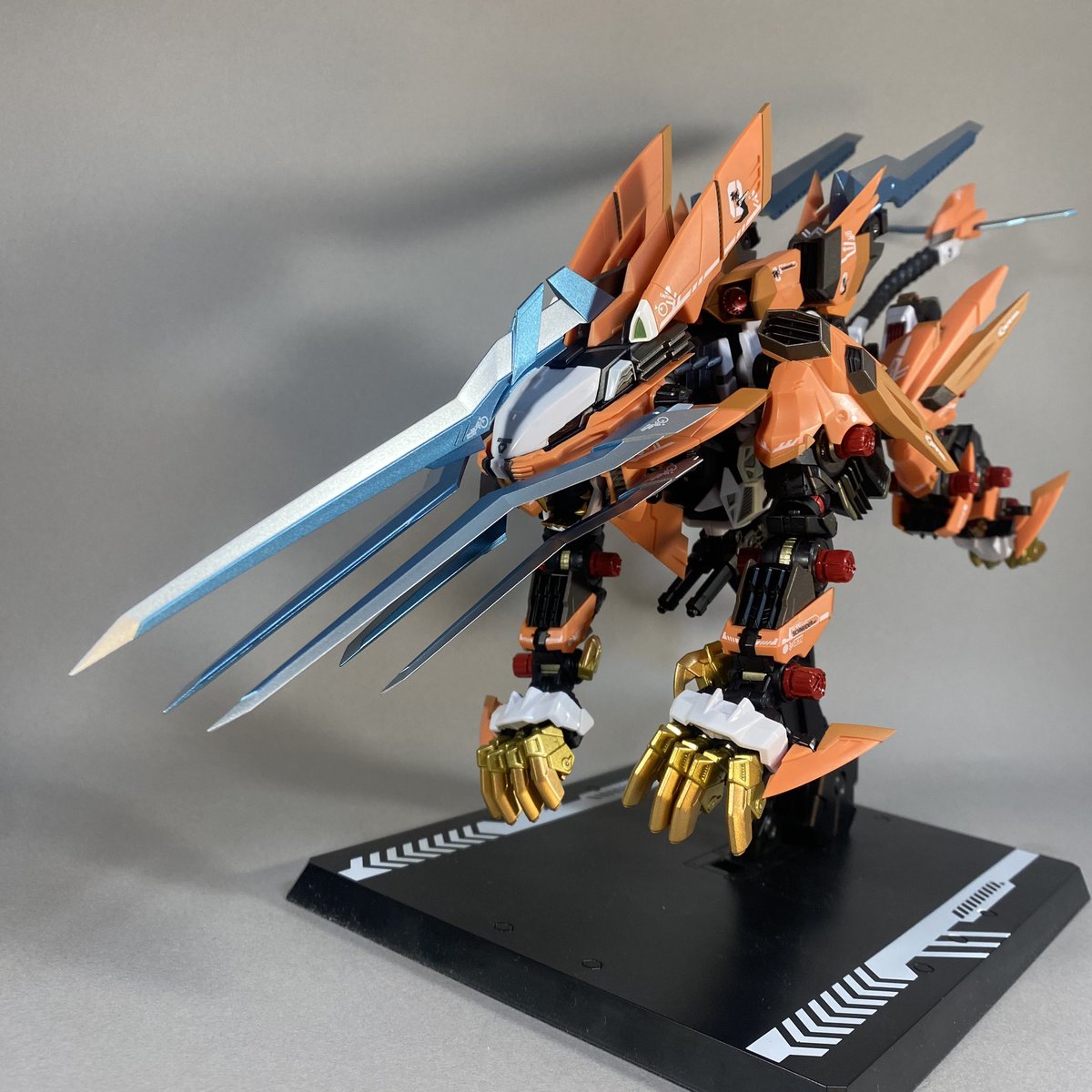 budesaru's tweet photo. ファイブレードストーム！！！

#ゾイド #ZOIDS #ライガーゼロ https://t.co/wboUKKqGkW