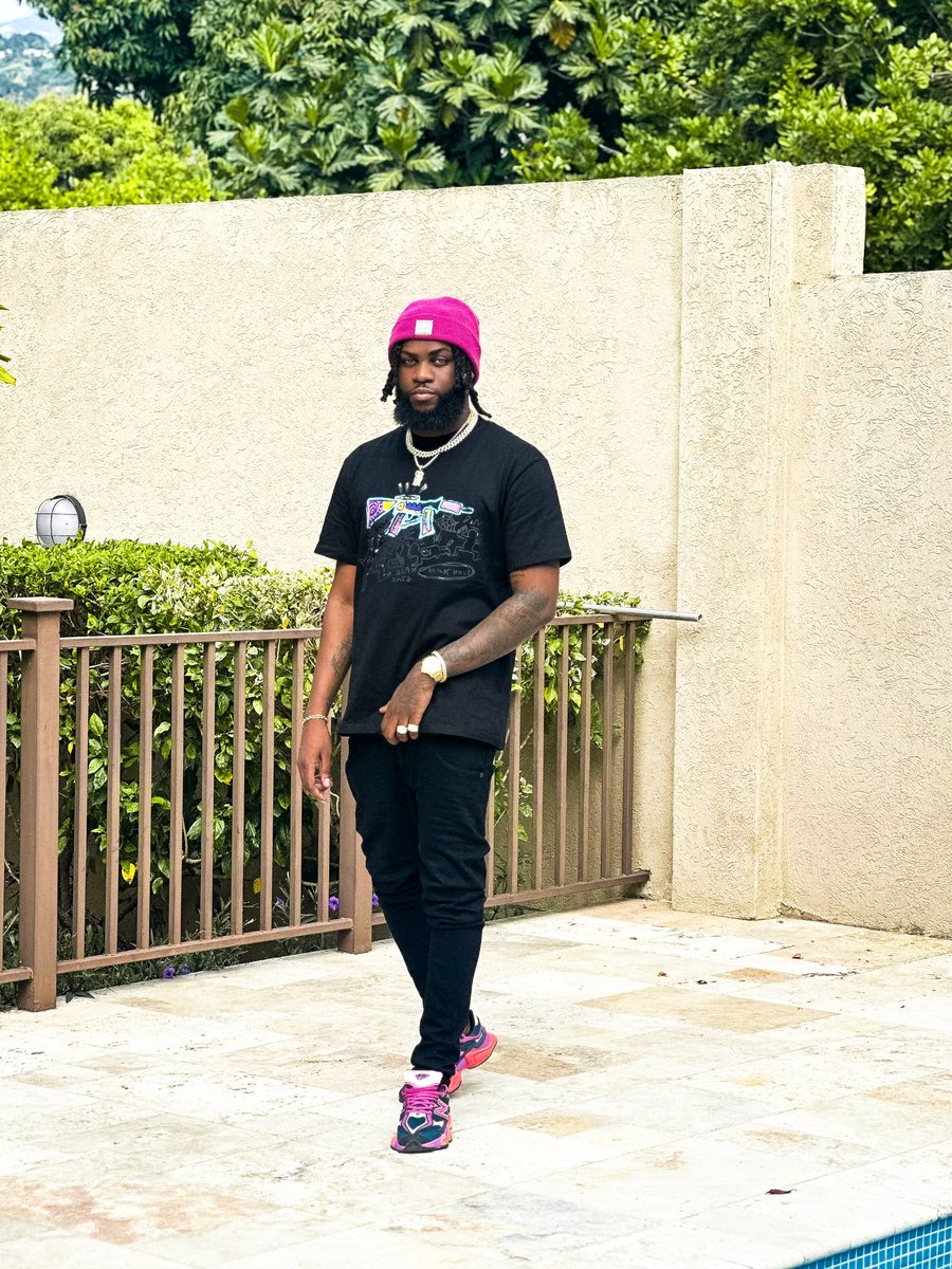 _weekday's tweet image. What if mi couldn’t pay fi get yuh nails done? #whatif