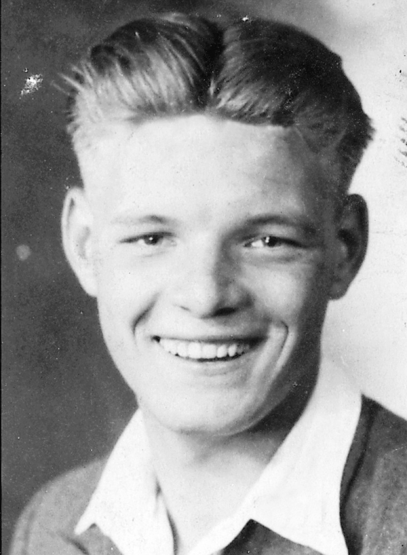 BarnsleyFC's tweet photo. Our thoughts are with @ManUtd today on the anniversary of the Munich air disaster.

Barnsley boys, Mark Jones and Tommy Taylor, were two of the 23 people who tragically lost their lives 66 years ago.

Never forgotten ❤️

#FlowersOfManchester https://t.co/kBx7TgNTdS