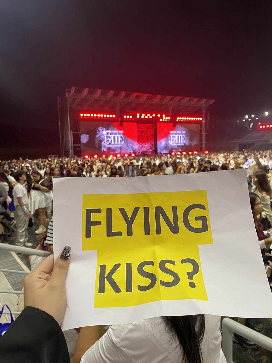 heejaybuys's tweet photo. maknae line read my banner!! they're the cutest!! also palagpas na sila ni-ki sa section namin tas mejo late na niya nabasa yung banner pero may pahabol siyang flying kiss!! I LOVE THEM SO MUCH THEY'RE THE SWEETESTTTTTTT 🥹🥹🥹 https://t.co/JbwaZZG6VK