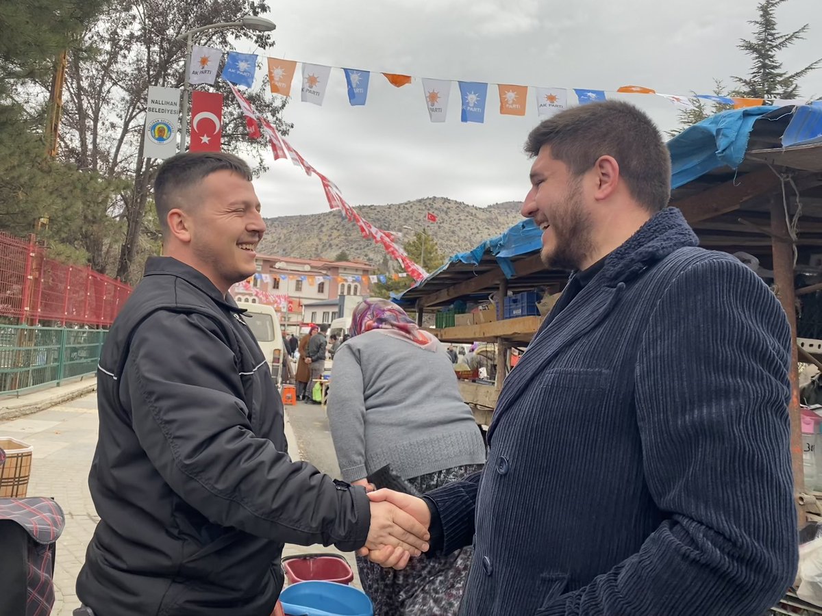 akpartinallihan's tweet photo. Nallıhan sokaklarında biz vatandaşımızı, vatandaşımız bizi kucaklamaya devam ediyor.
Nallıhan için hazırız, kararlıyız ! https://t.co/V5I5jhrSEZ