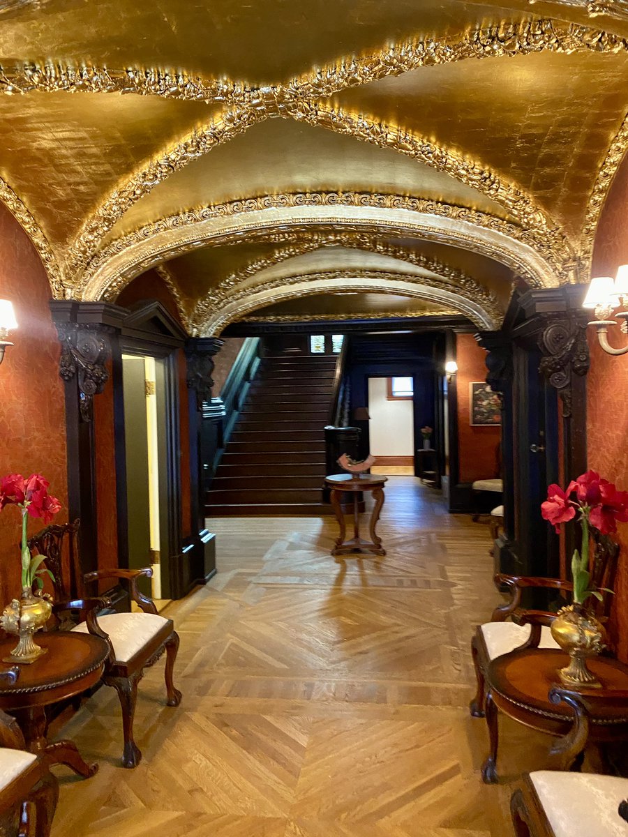 Welcome to Longevity Castle San Francisco - The Antidote to Hackerhouses.

We’re rethinking health-focused co-living from scratch by bringing together health oriented people to live/work in SF’s most unique historic estate.

Rejuvenation + Productivity + Community:

Think