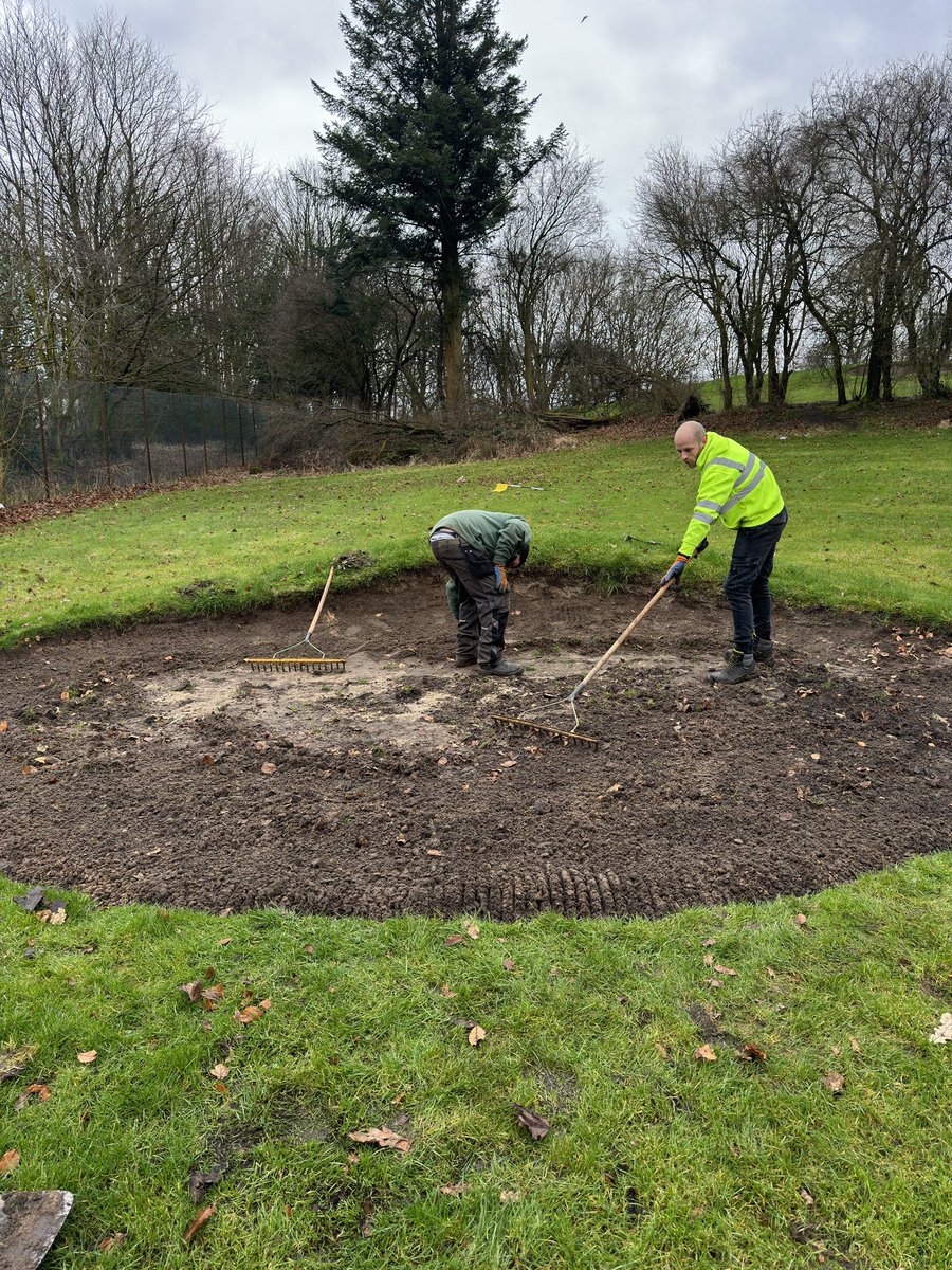 MarlandGolf's tweet photo. Team have done fantastic job of the practise bunker this afternoon, edging, pulling weeds out and raking it after! β³οΈπ₯πͺ
#greenkeeper #golfmates #golfers #golfcourse #rochdale #practisearea #golf #golflife https://t.co/dbAYmeSkW0