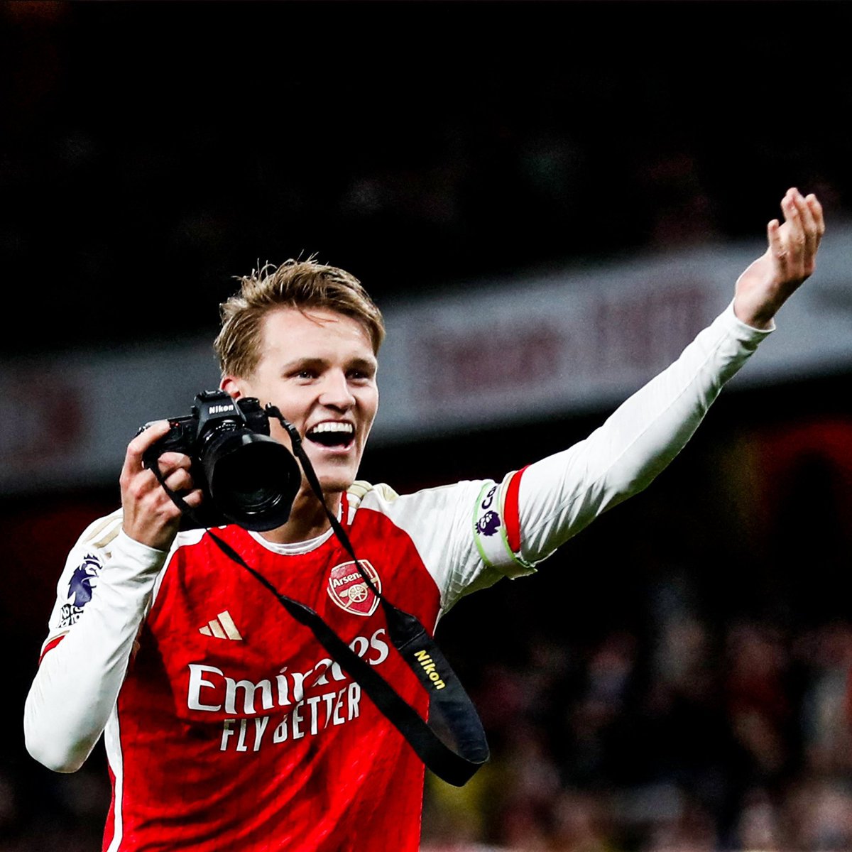 danielsjourney1's tweet photo. I’m a @LFC fan and don’t seen any issues with the way the @Arsenal players including #martinodegaard celebrated.
It was a massive win at home for them so why not. It’s sports, it’s entertainment & it’s tight at the top.
You will always be criticised no matter what you do in football or in life.
Arsenal were fantastic, Liverpool were sadly just not good enough.
It was great to see football thriving like that & the @emirates stadium bouncing whoever you support.
Life’s too short to get hung up on things like that, smile more, moan less.
Onto the next game 
❤️

Be You. Do You. For You. ❤️

#danielsjourney #beyoudoyouforyou #mentalhealth 
#MentalHealthAwareness #selflove #MotivationalThought #positivethinking #PositiveVibes #positivity #PositiveEnergy #mentalhealthmatters #motivation #motivational #KindnessMatters #randomactsofkindness #loveyourself #therapy #inspiration #happiness #mindset #beyoudoyouforyou #itsokaynottobeokay 
@_DeclanRice @emilesmithrowe @AaronRamsdale98
