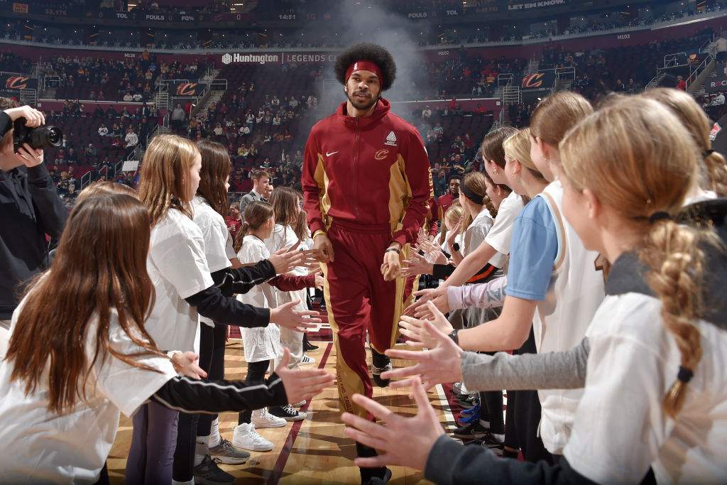 NBA's tweet image. UNCHARTED TERRITORY FOR ‘THE LAND’

The NBA’s longest win streak belongs to the Cleveland Cavaliers, who take a five-game run into their matchup with the Kings tonight (7 PM ET, NBA App). How about the best record over a team’s last 10 games? The Cavs &amp;amp; Knicks are tied at 9-1.…