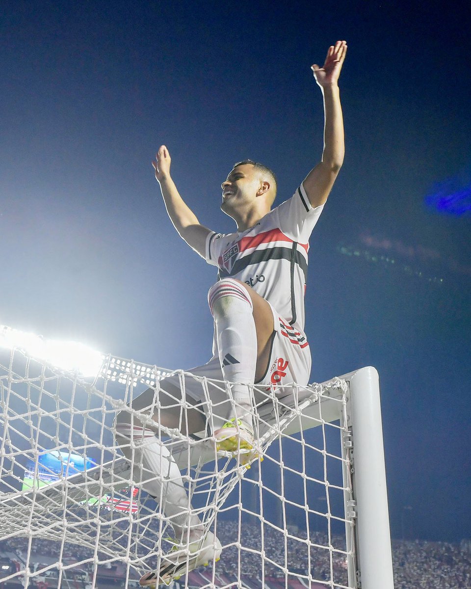 Mineirão, 2024 // MorumBIS, 2023

Alisson guerreiro 🏆

#SuperCampeãoDeTudo
#VamosSãoPaulo 🇾🇪