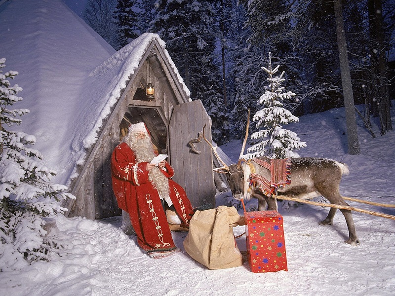 shldnnck's tweet photo. Lapland - quê hương của ông già Noel

Nhắc tới Phần Lan, không thể bỏ qua vùng đất Lapland, nơi được biết tới nhiều hơn với tên gọi quê hương của ông già Noel. Hầu hết mọi người sẽ ghé thăm ngôi làng tuyết của ông già Noel để trải nghiệm các hoạt động có một không hai tại đây như gặp trực tiếp ông già Noel, tham quan nơi ở và nơi làm việc của ông già Noel, gửi thiệp mừng từ bưu cục nhà ông già Noel,... 
Bên cạnh đó, mọi người sẽ không khỏi ngạc nhiên trước những hiện tượng độc đáo chỉ có ở Lapland như đêm trắng mùa hè, thời điểm mà mặt trời mọc liên tiếp 60 ngày đêm không lặn hay ngắm Bắc Cực quang,... đầy thú vị. Vào mùa đông, nhiều môn thể thao và trò chơi trên tuyết như đua xe mô tô địa hình, trượt tuyết, đi xe kéo tuyết do chó Husky kéo, dạo bước trên rừng thông ngắm thiên nhiên tươi đẹp đầy thơ mộng...