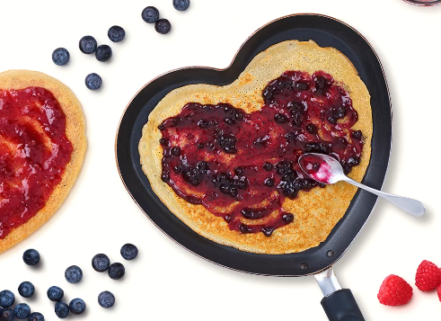 INTOUCH_RUGBY's tweet photo. Spread love this Pancake Day – with a Bonne Maman heart-shaped crêpe pan ... https://t.co/X61NVEXkoF ... #bonnemaman #pancaketuesday #valentinesdaygifts #ad #crepepan https://t.co/PTWEO6dhvk