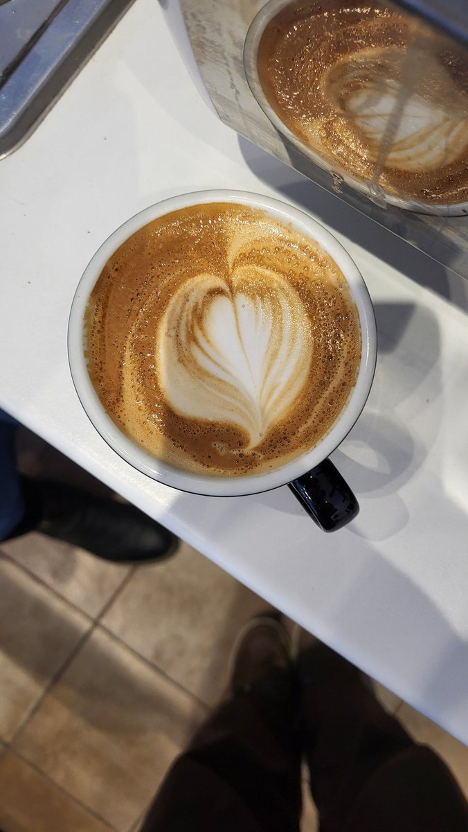 Мой первый более менее удачный латте-арт 😭