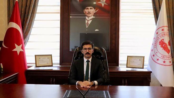 Hayatını kaybeden değerli meslek büyüğüm Ekinözü Kaymakamı Mesut COŞKUN’a Allah’tan rahmet, yakınlarına ve ailesine başsağlığı dilerim.