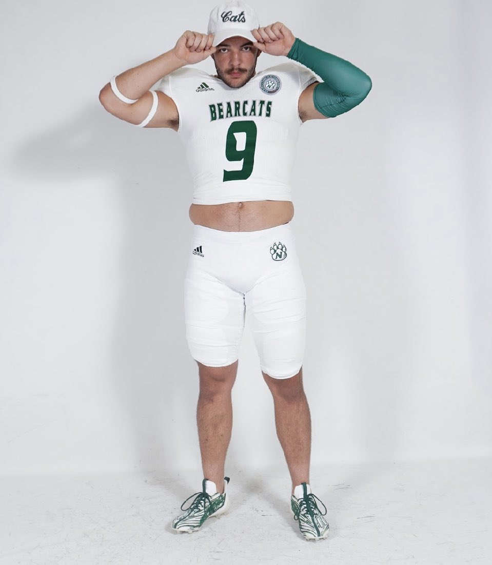 ✍🏼I will be signing my NLI at 7:15 AM February 7 in the Elkhorn South Auditorium.