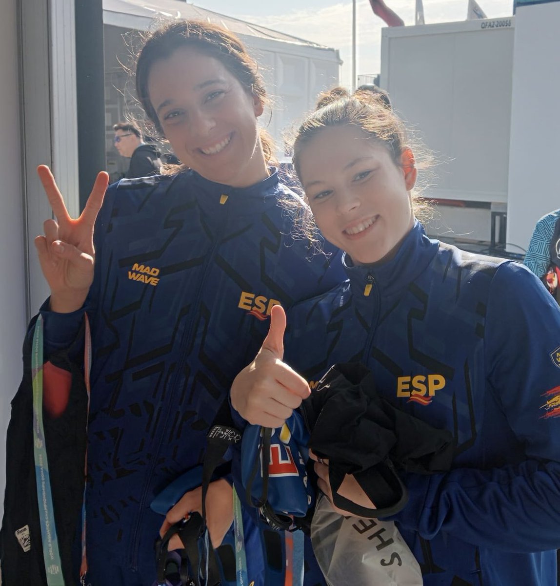 ENHORABUENA al EQUIPO NACIONAL🇪🇸 A.A.🏊por el SUBCAMPEONATO MUNDIAL🥈10K de @Devaldes98Maria y la clasificación olímpica de ella y @04angelaa🙌, al CUERPO TÉCNICO allí presente @xavicasademont @Barredaricar S.Garcia @Kel_sean y a los ENTRENADORES @delafuentejfv y T.Jiménez 🔝👏👏