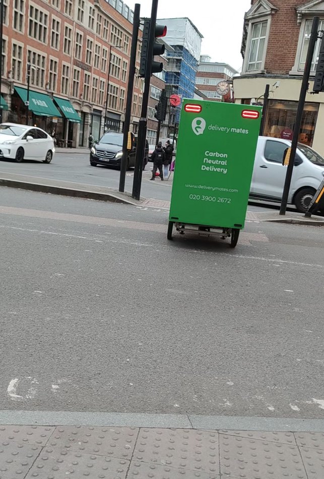 Deliverymates BB120 clearly self-identifies as a pedestrian He even pushed the button to cross the road. 🤫 @deliverymatesuk