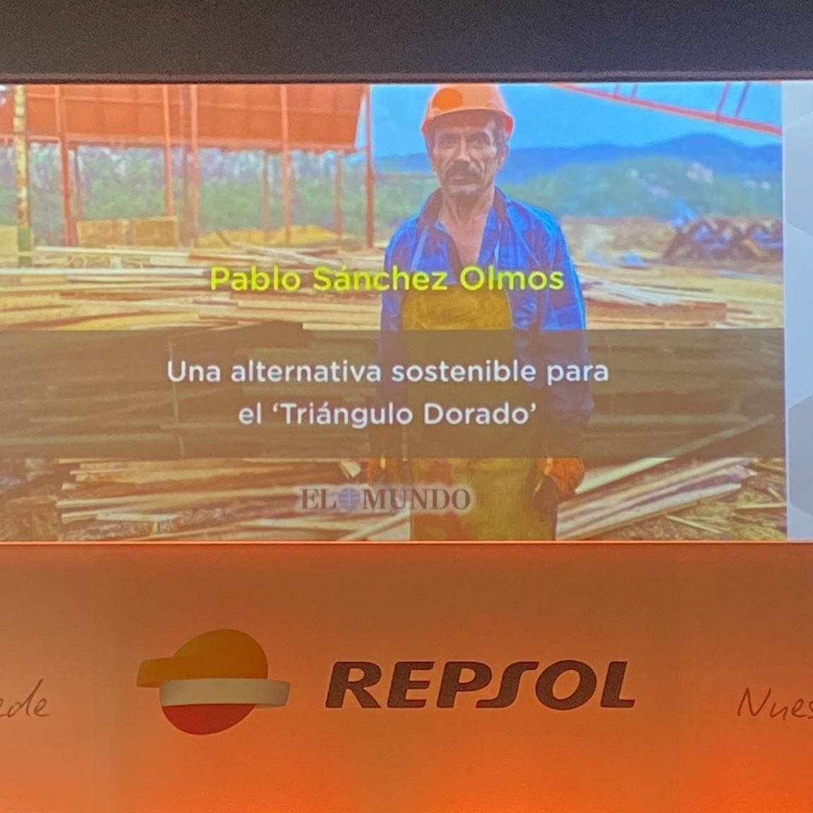 PabloSOlmos's tweet photo. Hoy he recibido el XXII Premio @CODESPA en la categoría de Periodismo para el Desarrollo por mi reportaje 'Una alternativa sostenible para el Triángulo Dorado', publicado en el suplemento 'Actualidad Económica' de @elmundoes 🇲🇽🗞️
Muy feliz por el reconocimiento #PremiosCODESPA https://t.co/2QErmAfZiq