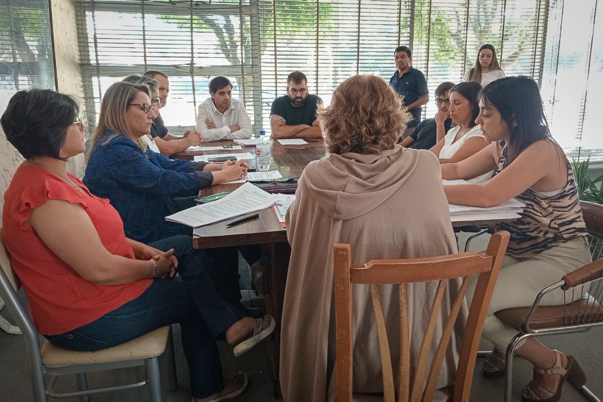 EMERGENCIA IGNEA EN ESQUEL

Hace instantes acompañamos la declaracion de  #EmergenciaIgnea en #Esquel, para facultar al Municipio de disponer los recursos necesarios para combatir el incendio forestal del PN #LosAlerces y ya se encuentra en el ejido de nuestra ciudad.