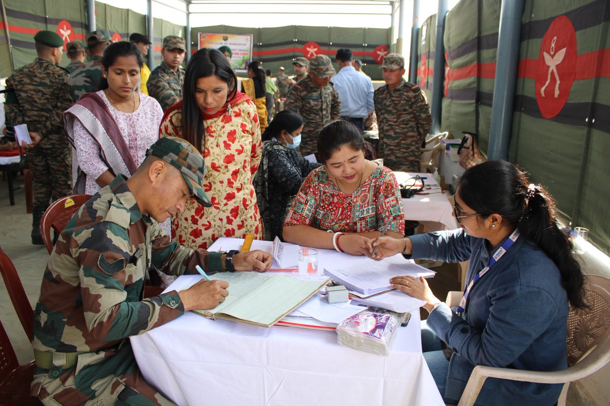 easterncomd's tweet photo. #IndianArmy
#BrahmastraCorps
#WorldCancerDay2024
To Commemorate World Cancer Day 2024, military stations under @BrahmastraCorps united to address the theme of #closingthecaregap. The day witnessed impactful Information, Education and Communication (IEC) activities as also Blood Donation Camps subscribed by all ranks and families. The events were a resolute effort in reinforcing the #Brahmastra healers' commitment to battling cancer and fostering awareness.
@adgpi 
@SpokespersonMoD
@WHO 
@MoHFW_INDIA 

Facebook  - https://t.co/w6Vsy3eXUS
Instagram  - https://t.co/yr74vBYbGO