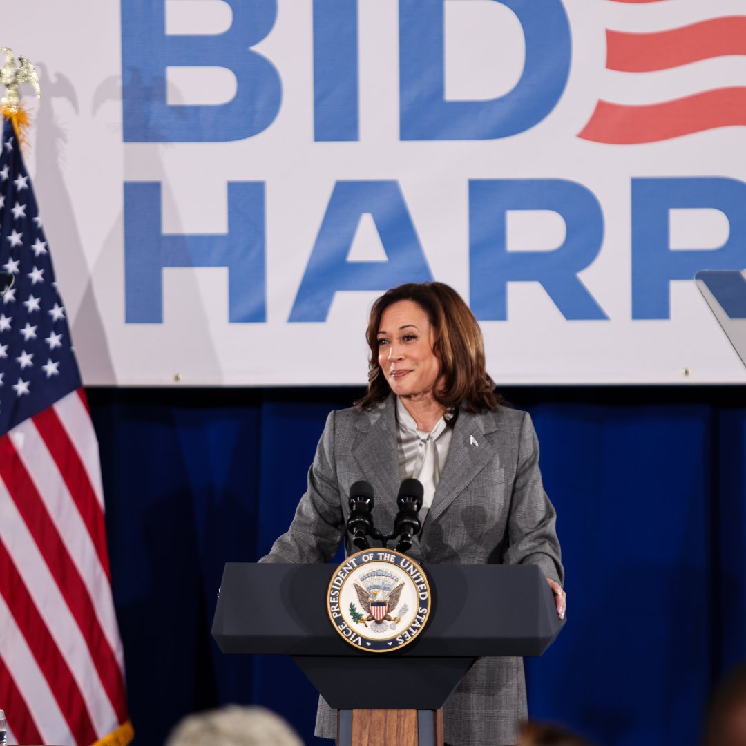 KamalaHarris tweet picture