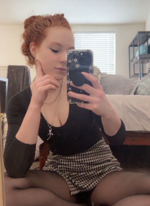 Happy Monday 😚 https://t.co/z8oW9G9Idc