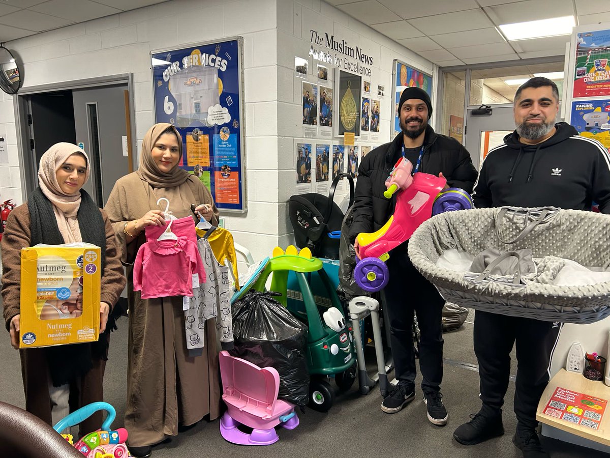 A huge THANKYOU to Awais @RaisingExpl2012 for donating 2 full cars worth of items for those who are in need.
I'm sure you are sick and tired of me ringing and asking for donations on project us @LDteamBradford  are working on but we love you ❤️ hahahaha