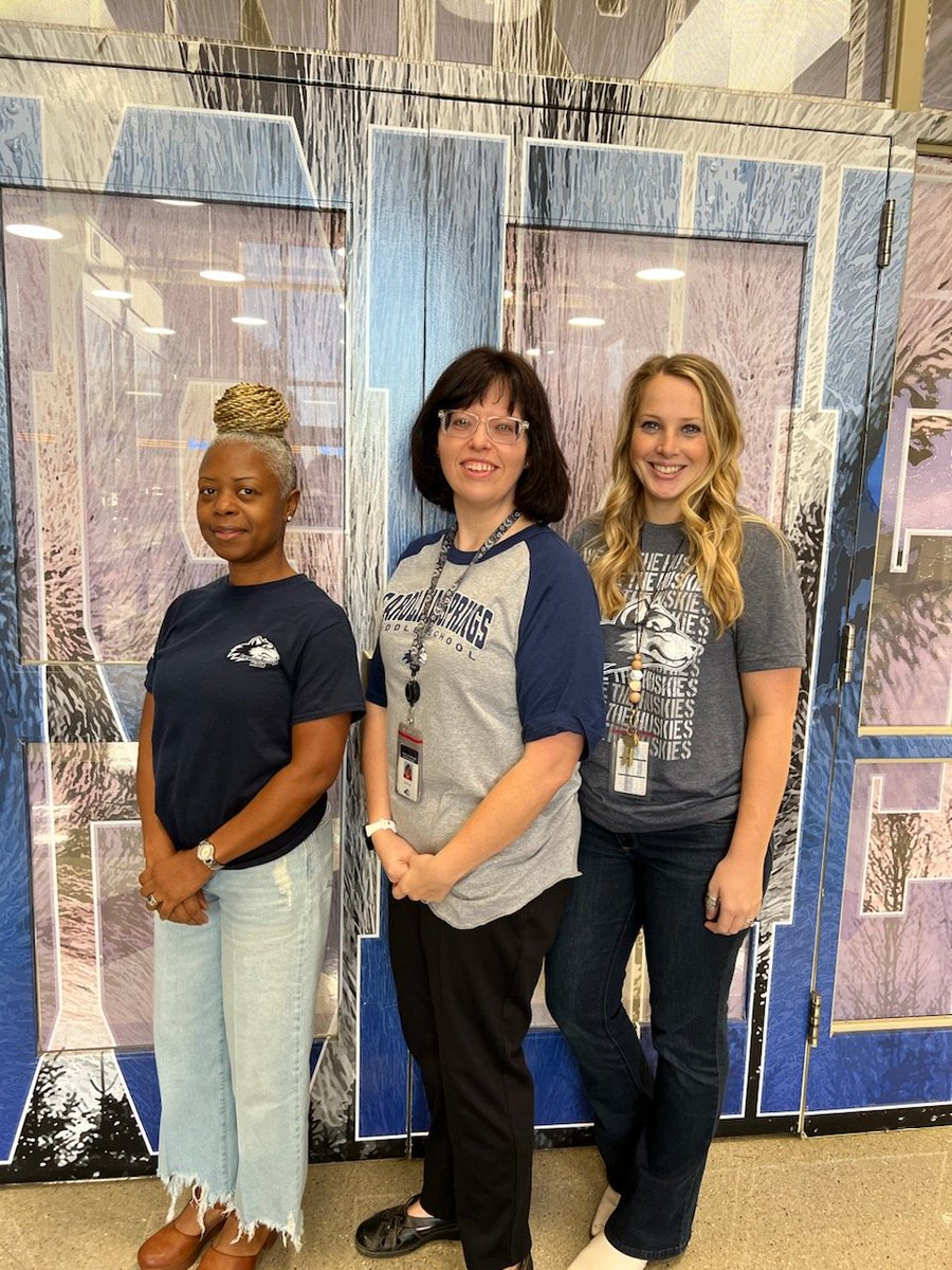 Happy National School Counseling  Week to all my fellow school counselors!! 💛  Especially grateful for my two amazing coworkers @CounselingCsms @JulieLong83