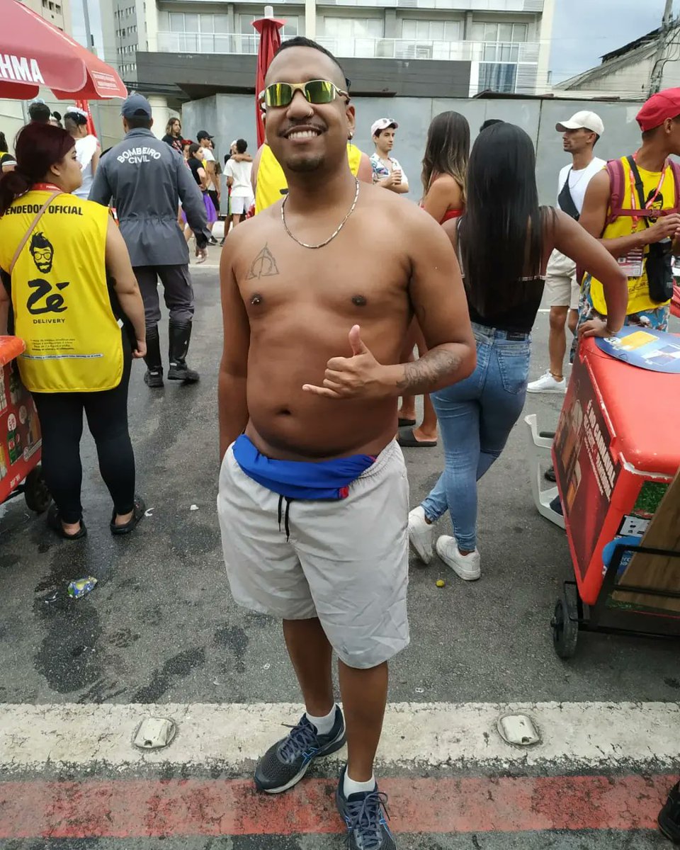 rafaaparty's tweet photo. Esse papo de casal só depois do Carnaval 🎶🎉
#BlocodaLexa https://t.co/HwxWJqK3vt
