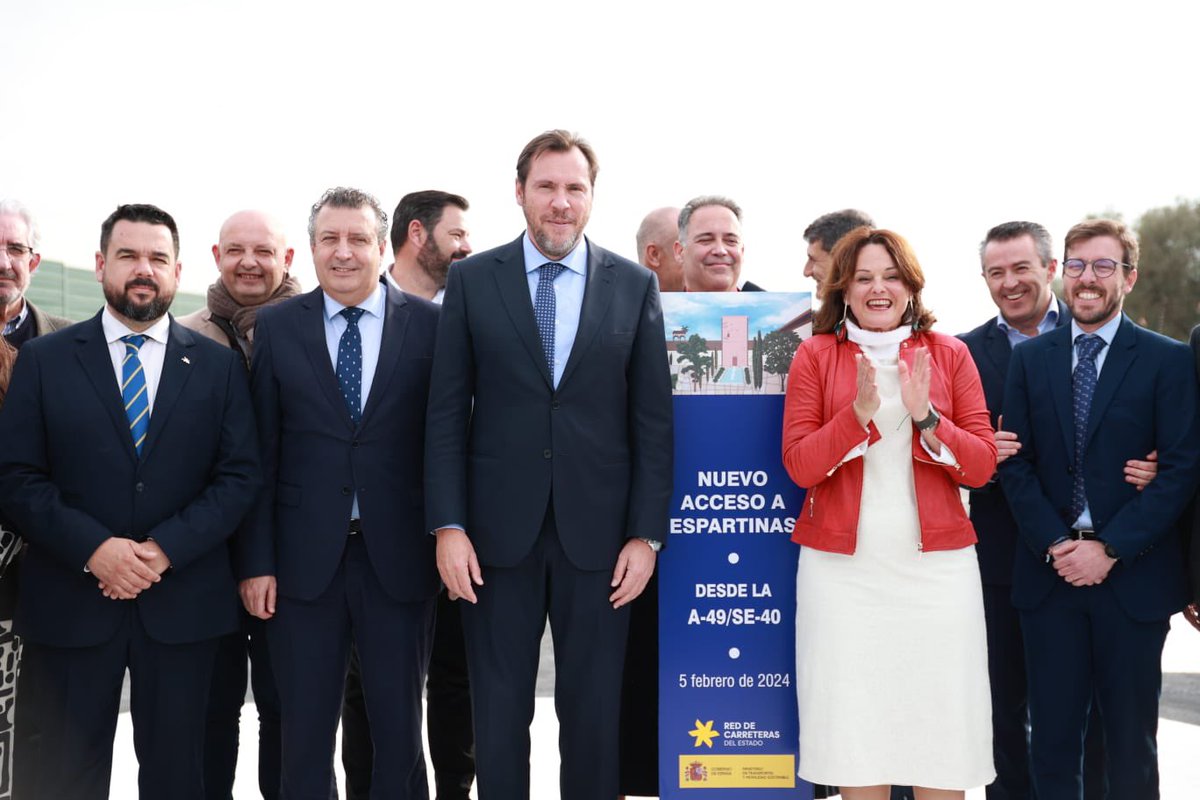 oscar_puente_'s tweet photo. Espartinas era el único municipio del área metropolitana de Sevilla sin acceso a la A-49. Hoy inauguramos el tramo que hace posible acabar con esa desventaja. El empuje de Cristina, su alcaldesa, ha sido clave para la consecución de este gran paso para esa localidad. https://t.co/iuJfggVIC9