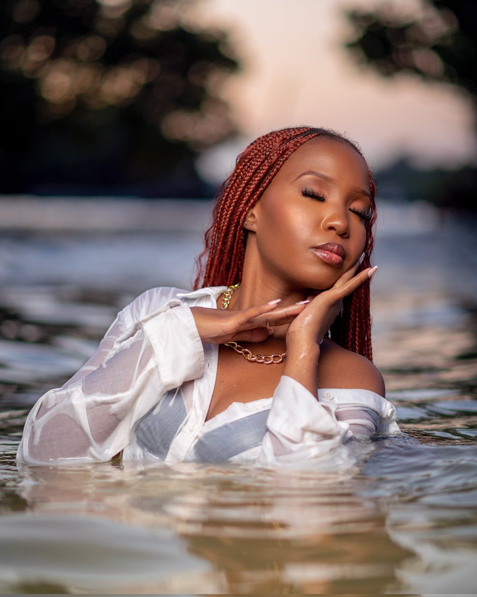 SullivanDante11's tweet photo. Stunning portraits of @its_.ka.yla
Mua:@beatsbyjeridah_
Accessories:@mellow_bymichelle
Assistant:@joram_chenjes
#shutterbugske #sunsetpotrait #sunset #model #mombasamodels #photography #model #bikini #photoshoot #beachday #modeling #sunset #sunsetlovers #views #portrait #nikon https://t.co/4H0Aua66yH