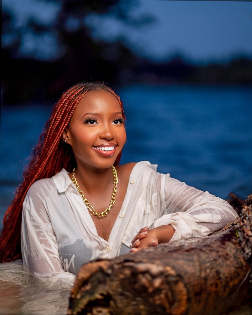 SullivanDante11's tweet photo. Stunning portraits of @its_.ka.yla
Mua:@beatsbyjeridah_
Accessories:@mellow_bymichelle
Assistant:@joram_chenjes
#shutterbugske #sunsetpotrait #sunset #model #mombasamodels #photography #model #bikini #photoshoot #beachday #modeling #sunset #sunsetlovers #views #portrait #nikon https://t.co/4H0Aua66yH