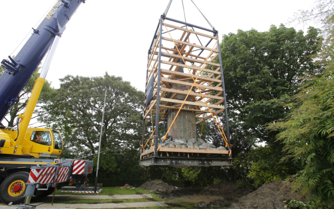 Op 7 februari, tussen 11.00 en 12.00 uur, verhuist het oorlogsmonument in #Terneuzen van de Binnenvaartweg naar zijn definitieve plek op het Noordzeesluizencomplex. Meer info. 👉 bit.ly/3HSoI0s @NieuweSluisTern