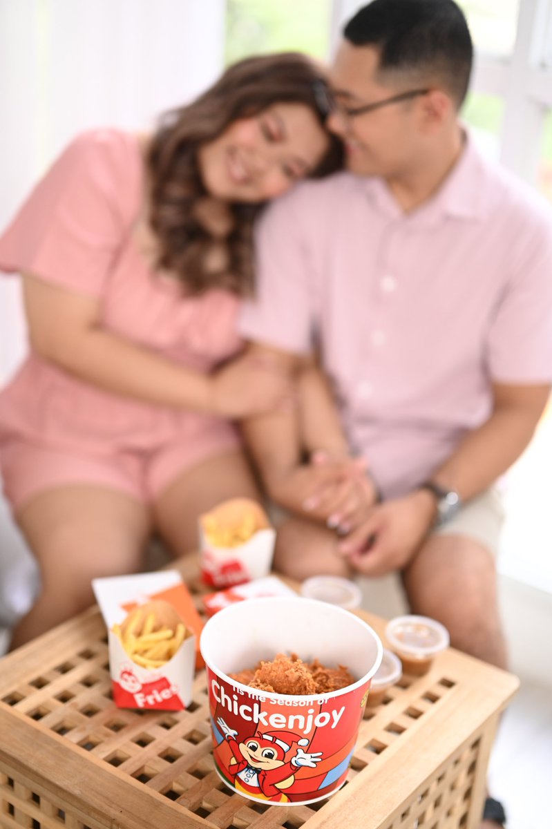 dadinirtsirk's tweet photo. Inlove with @maaliwaryani and @Jollibee 💘❤️‍🔥💞💗 https://t.co/mv7Cuyal57