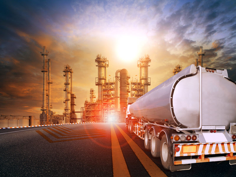 TurnkeyUganda's tweet photo. 1.  As Uganda gears up for a transformative era with oil and gas pumping from the Albertine region,
We have a role in revolutionizing logistics and transportation. 

Here's how we can pave the way for progress: https://t.co/0VNsodf2q9