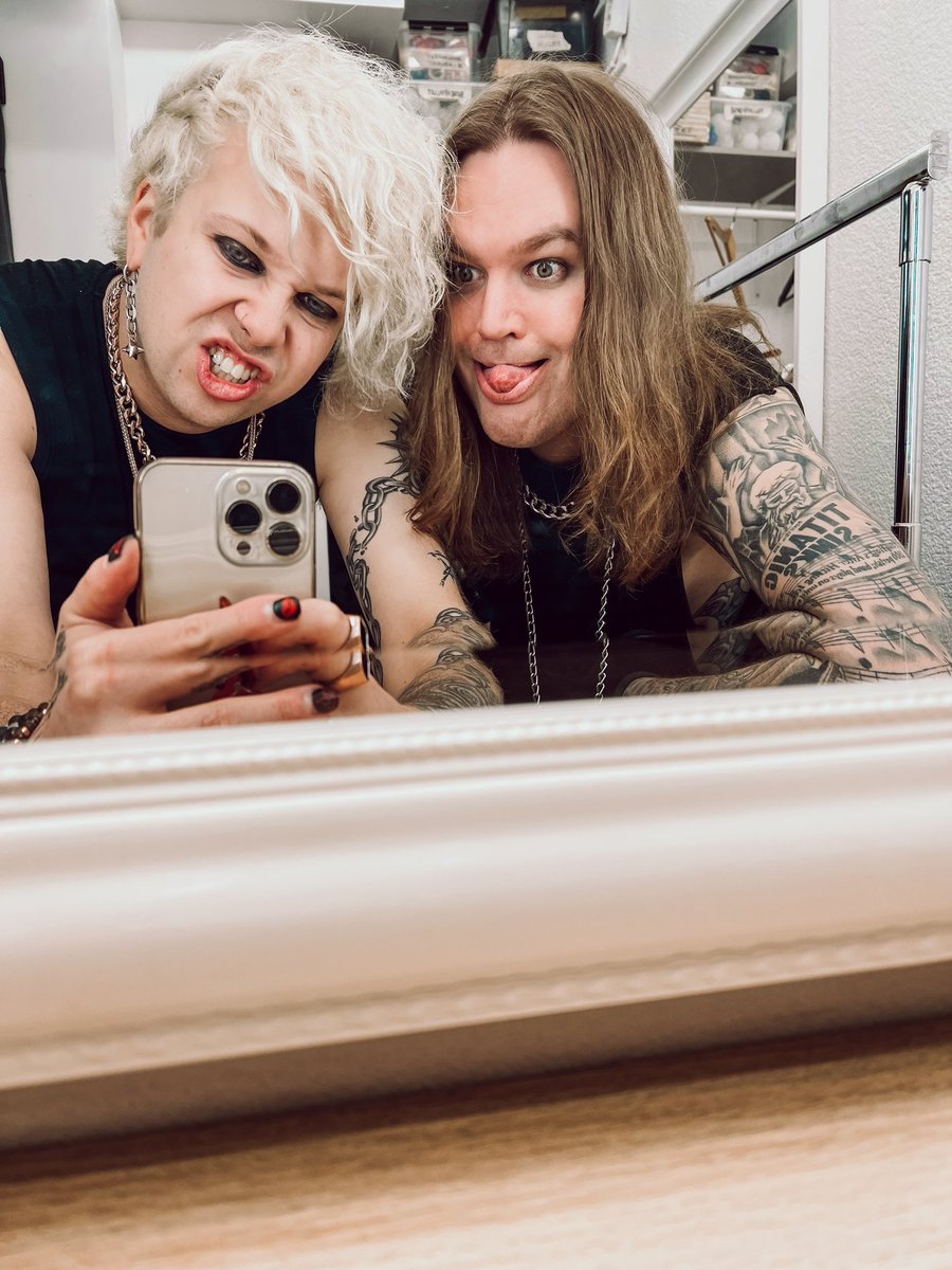 theJoonasPorko's tweet photo. Newsflash: We’re friends again!!!🖤 @RealViolentBob https://t.co/HkXl36f9u3