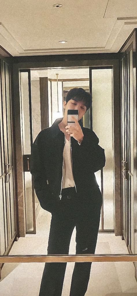 jaygixx's tweet photo. Me and Hobi 💜🤍
#ARSD  #armyselcaday https://t.co/IVYvVWmJEg