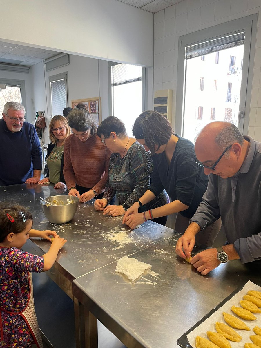 DiasporaEbrenca's tweet photo. 🥟LOS PASTISSETS 🥟
Si no vas poder vindre al taller del dissabte, aquí tens la recepta dels pastissets de la Iaia Rosalia.
🤔 Si al teu poble teniu una altra recepta o un altre nom, comparteix-ho!
#Pastissets @CCElSortidor https://t.co/TCYJdMPCF1