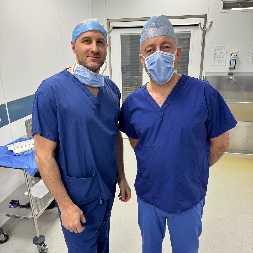 Consultant Knee Surgeon Mr Sam Church and Consultant Sports Physiotherapist Mr @JarrodAntflick have performed the first case of an arthroscopic ultrasound guided patellar tendon debridement procedure at Fortius Clinic.