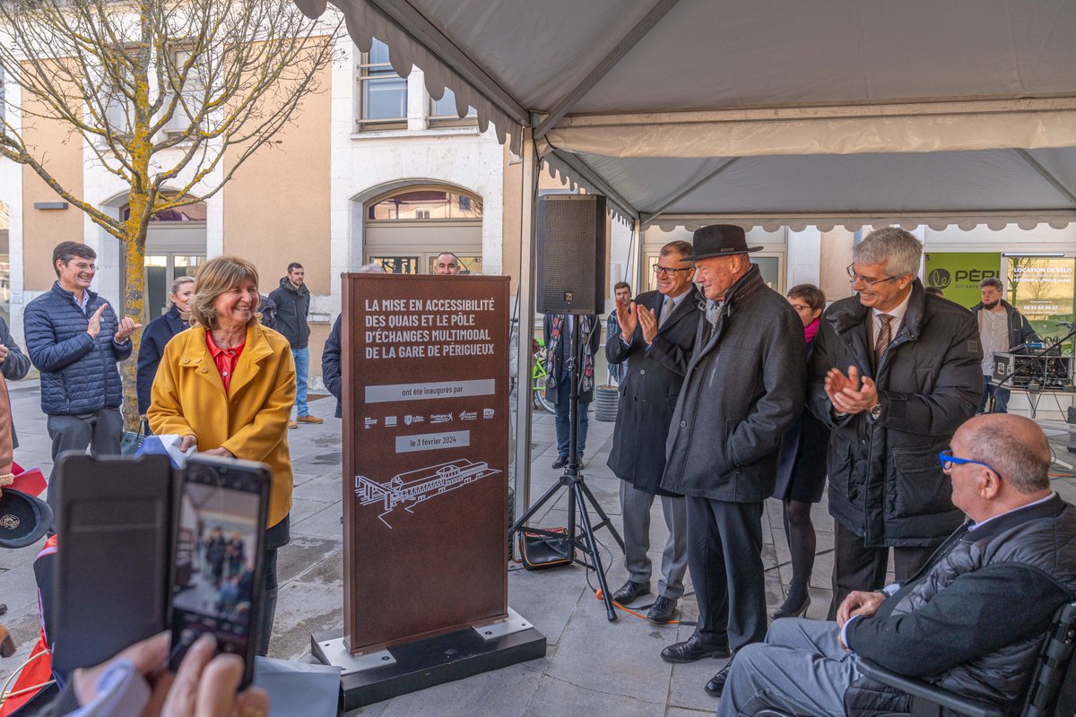 La gare de Périgueux se transforme en véritable espace accessible à tous et connecté à l’ensemble des modes de transport avec sa nouvelle passerelle et son pôle d’échanges multimodal ➡️Faire des gares de véritables points de connexion pour une mobilité durable et responsable 🌱