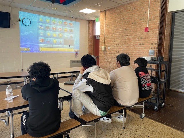 AnnapHS_AACPS's tweet photo. Our Panther long-term English learners enjoyed a Smash Bros video game tournament this morning as an incentive for excellent 2nd quarter grades in their ESOL classes! Special shout-out to Ms. Encarnacion for organizing this amazing event! 🐾🌎🎮 https://t.co/ReoPIDY5EA