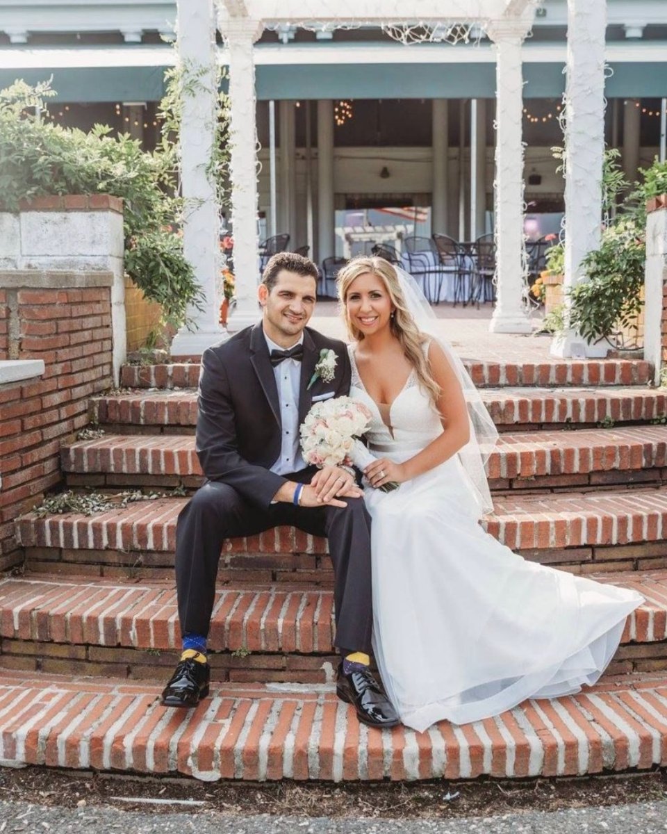 TimberPointCC's tweet image. Our love story unfolds on these stairs – each step, a chapter in our book of forever. 💍📖 
-
#LessingsWeddings #TimberPoint @Lessingsweddings
📸 : @seelyphotography_fleurdelees