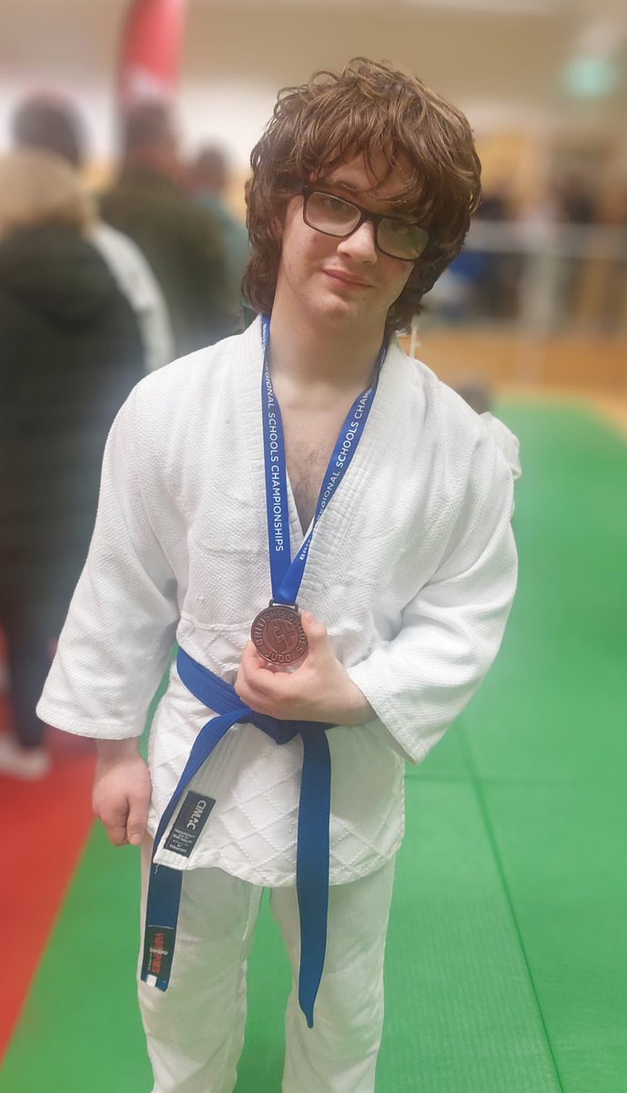 🏴󠁧󠁢󠁷󠁬󠁳󠁿 schools champs🥋 
Logan competed and came away with🥉👏🏻 after moving up from -66 to -73kgs.
A top day with a🥉, Ippon of the day contender and qualification for 🇬🇧 schools champs.👍🏻
#JudoFamily #JudoCymru #TeamImperial 
@welsh_judo
<a href="/yggwyr/">yggwyr</a> <a href="/AddGorffGwyr/">AddGorffGwyr</a>