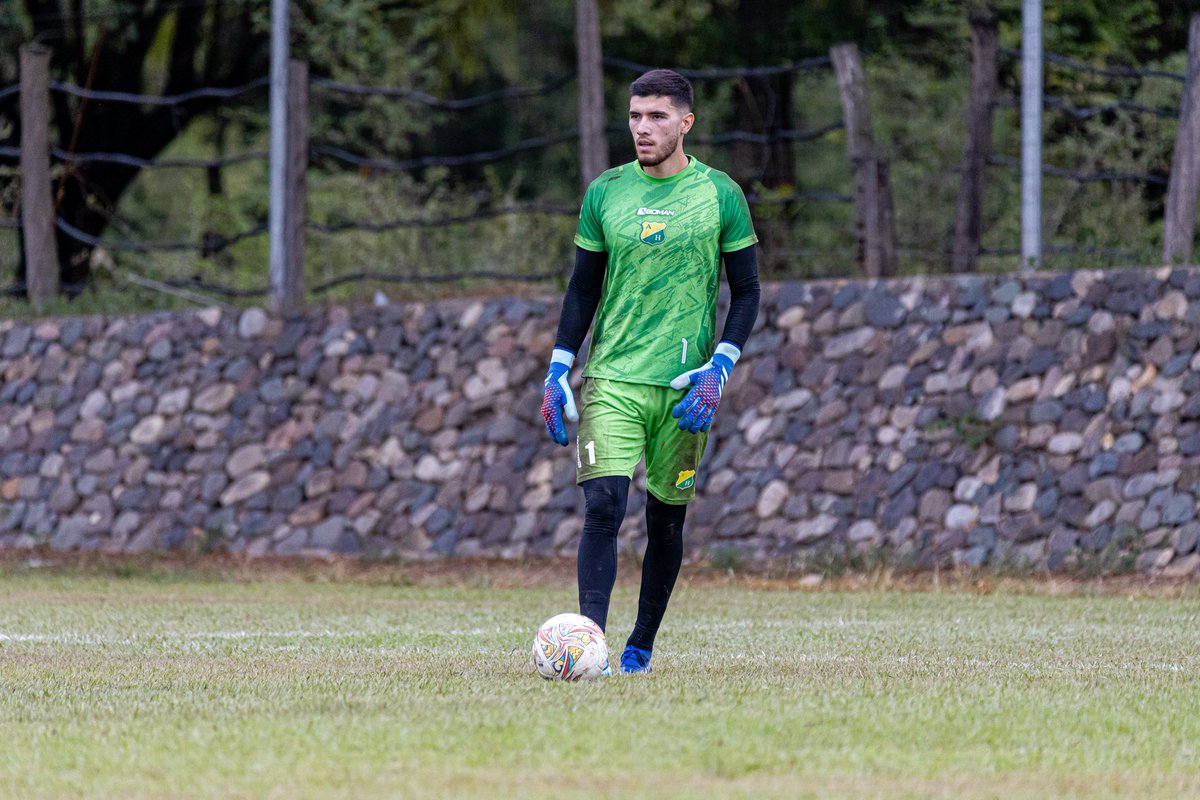 AtleticoHuilaof's tweet photo. 🇨🇴Sebastián ya se entrena con nosotros, a dejarlo todo por estos colores 🫶🏻🔰

#OrgulloOpita 🔰 https://t.co/DMyhzEXdVz