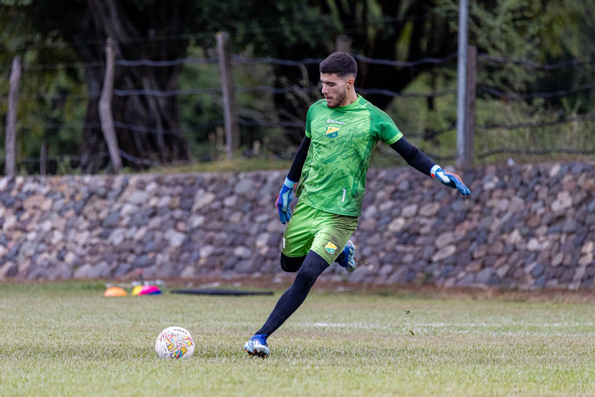 AtleticoHuilaof's tweet photo. 🇨🇴Sebastián ya se entrena con nosotros, a dejarlo todo por estos colores 🫶🏻🔰

#OrgulloOpita 🔰 https://t.co/DMyhzEXdVz