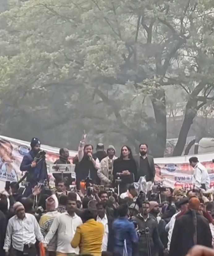 Disturbing news from Delhi University as BASF President Ashu Vidrohi survives a horrifying assassination attempt by alleged ABVP/RSS criminals. Attacked with a knife, doused in petrol, and set on fire, this brutal act is seen as retaliation for student protests led by BASF.