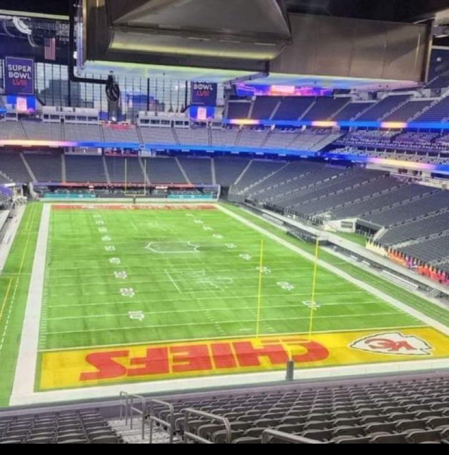devildogmrk's tweet image. Raiders Fans Losing Minds. Have To Watch @AllegiantStadm Transformed To @Chiefs HQ. As Home Team, Raiders Endzone, Locker Room Re-Painted Chiefs Red &amp;amp; Yellow. Even The Dome Is A Chiefs Helmet. Chiefs Play (&amp;amp; Hopefully Win) A Playoff / Super Bowl In Vegas Before Raiders 😂